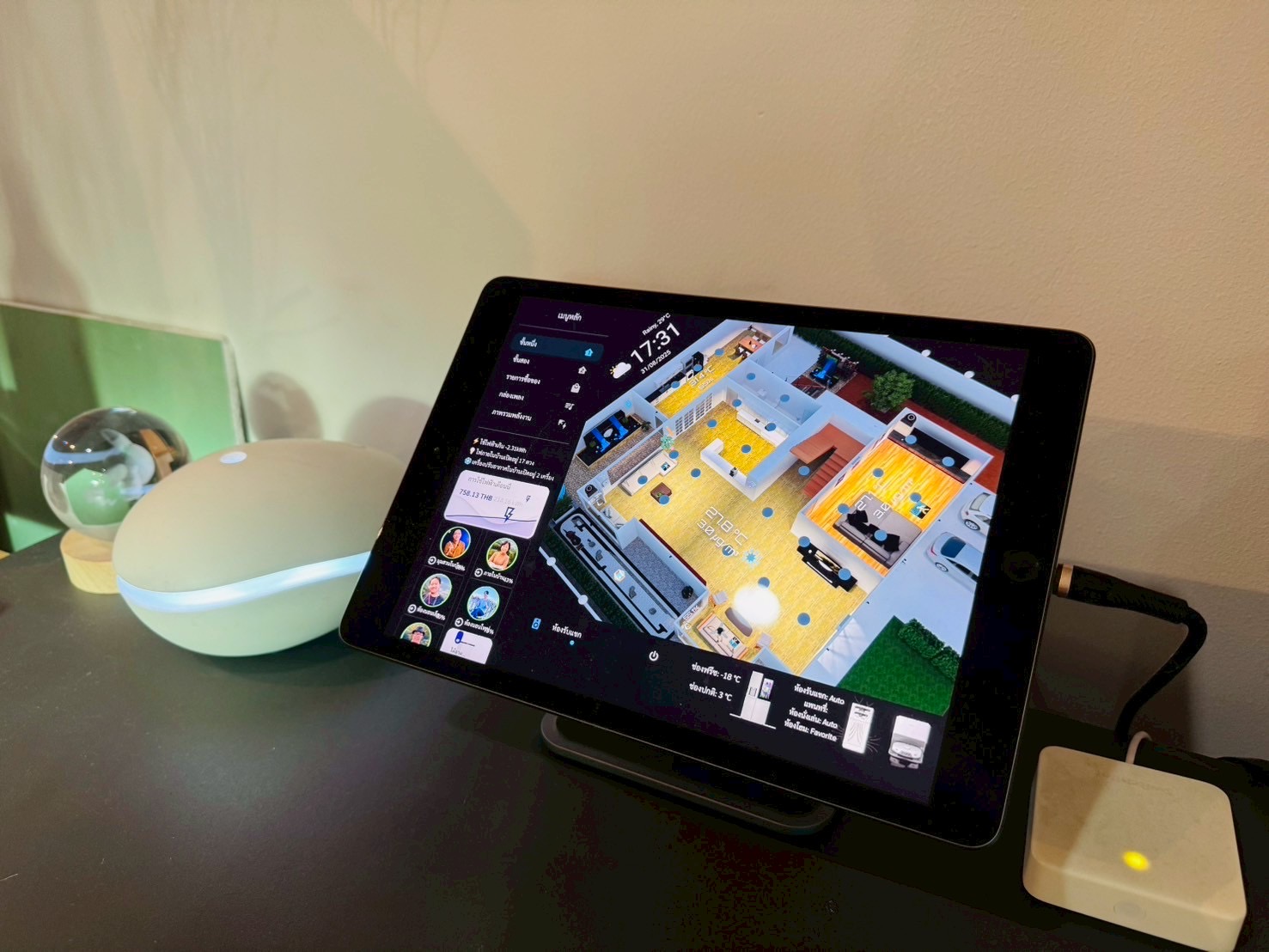 หน้าจอ HomeDash บนขาวางโต๊ะ กรณีไม่ติดผนัง